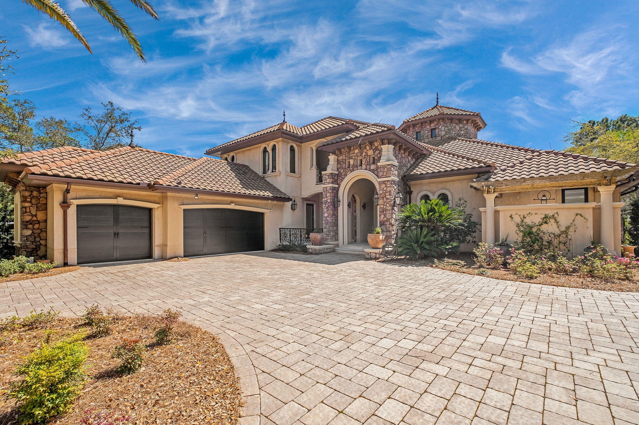 437 Admiral Court