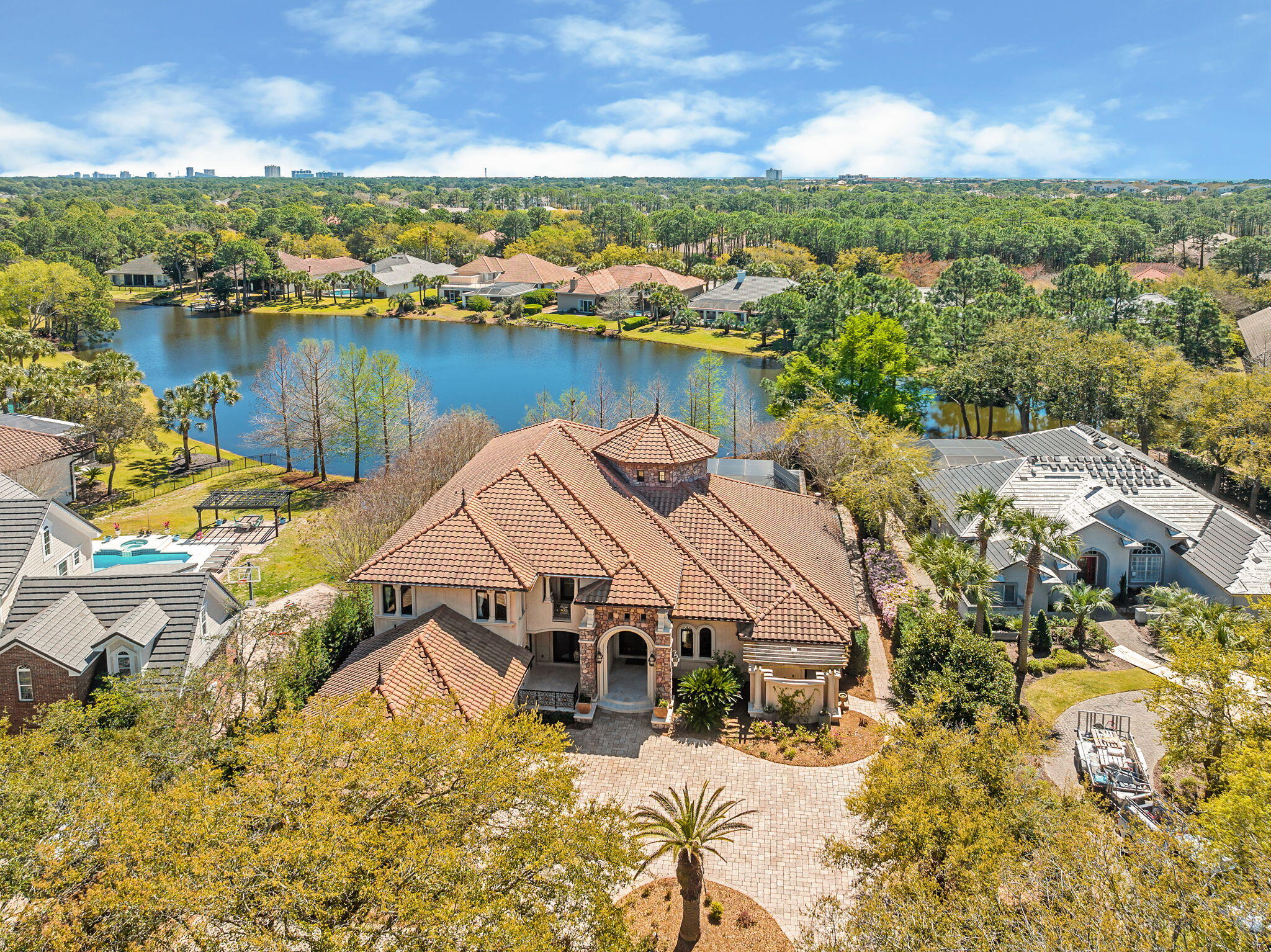437 Admiral Court