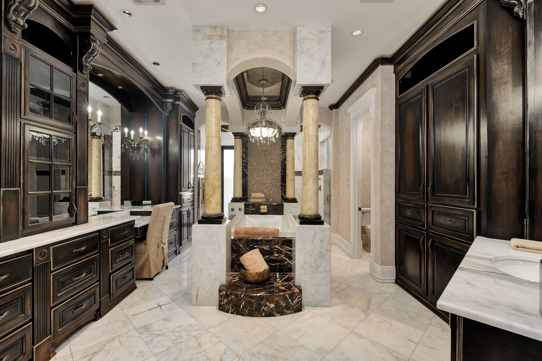 437 Admiral Court