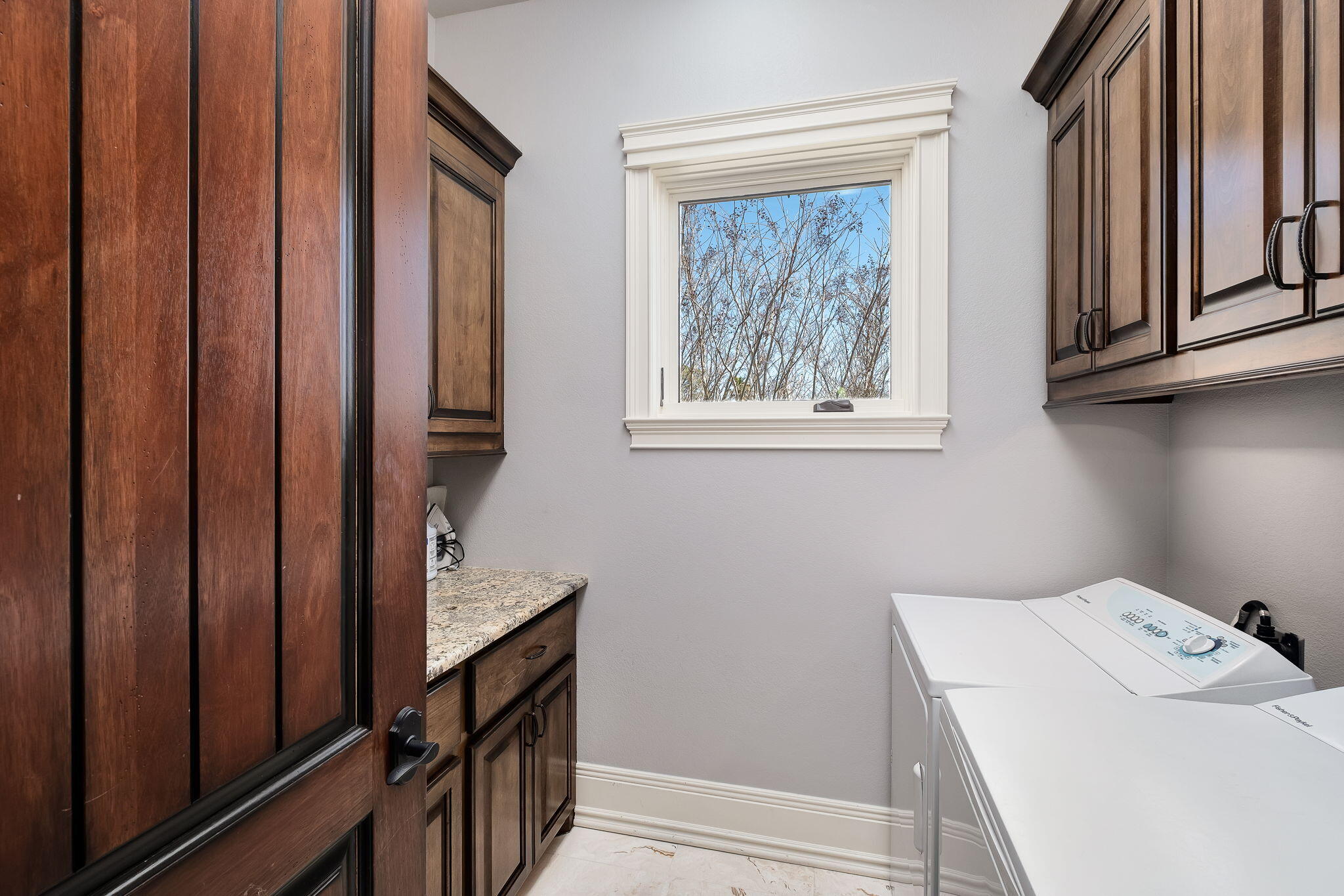 437 Admiral Court
