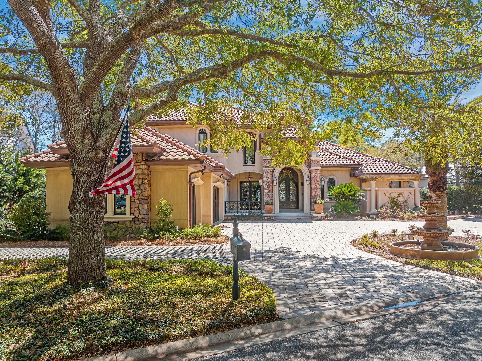 437 Admiral Court