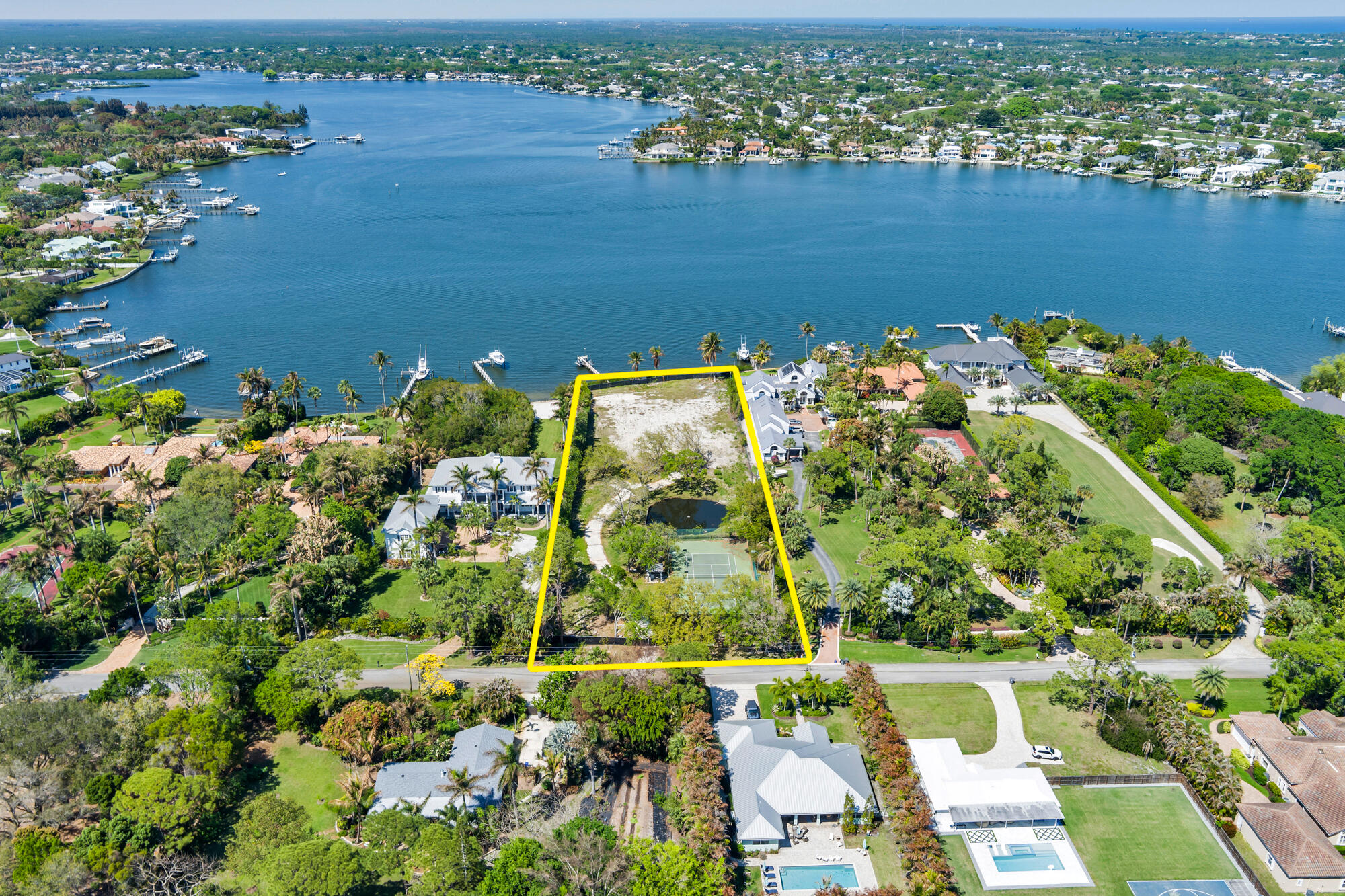 5559 Pennock Point