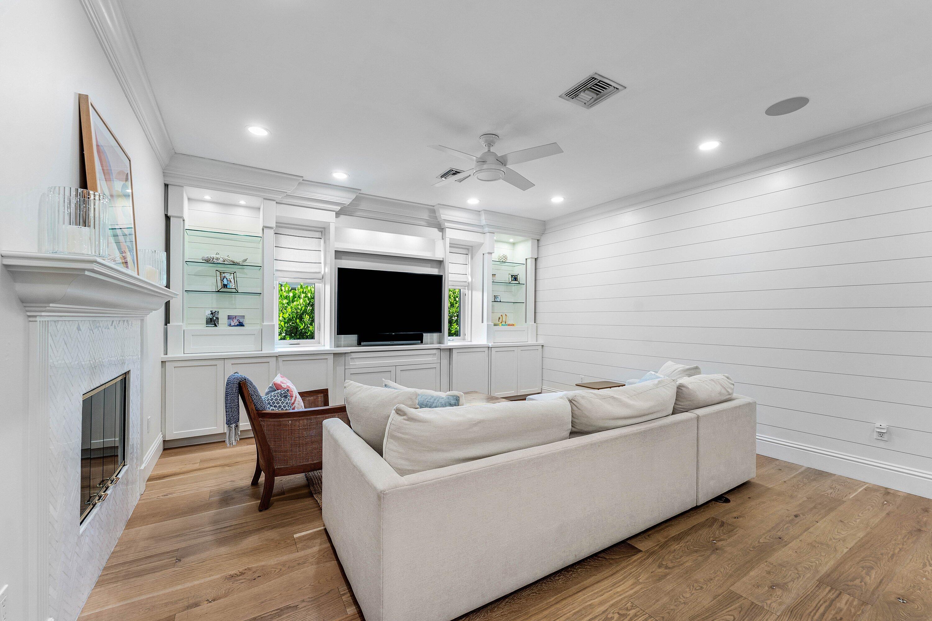 1022 WALNUT Terrace