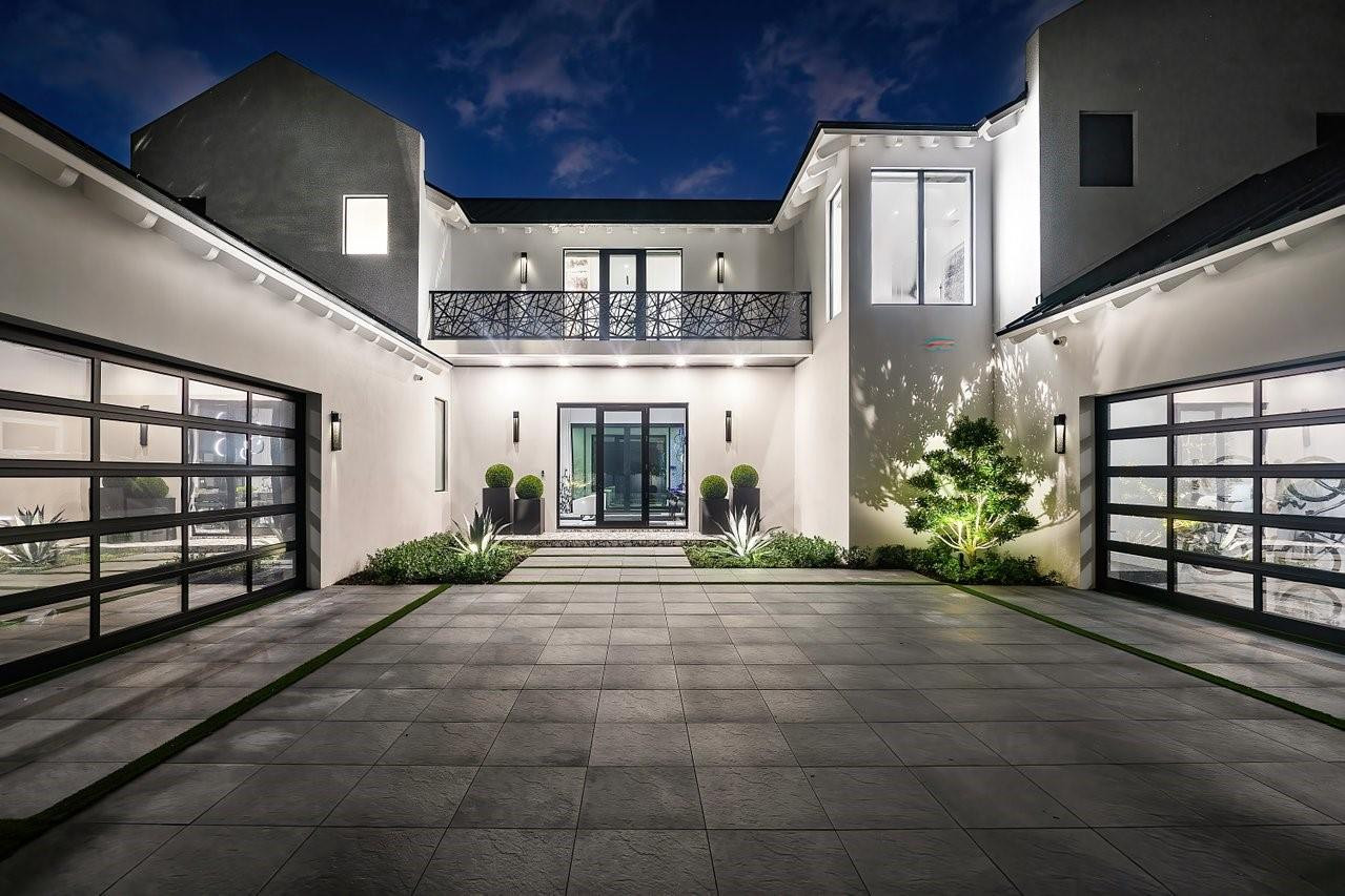 202 NW 7th St