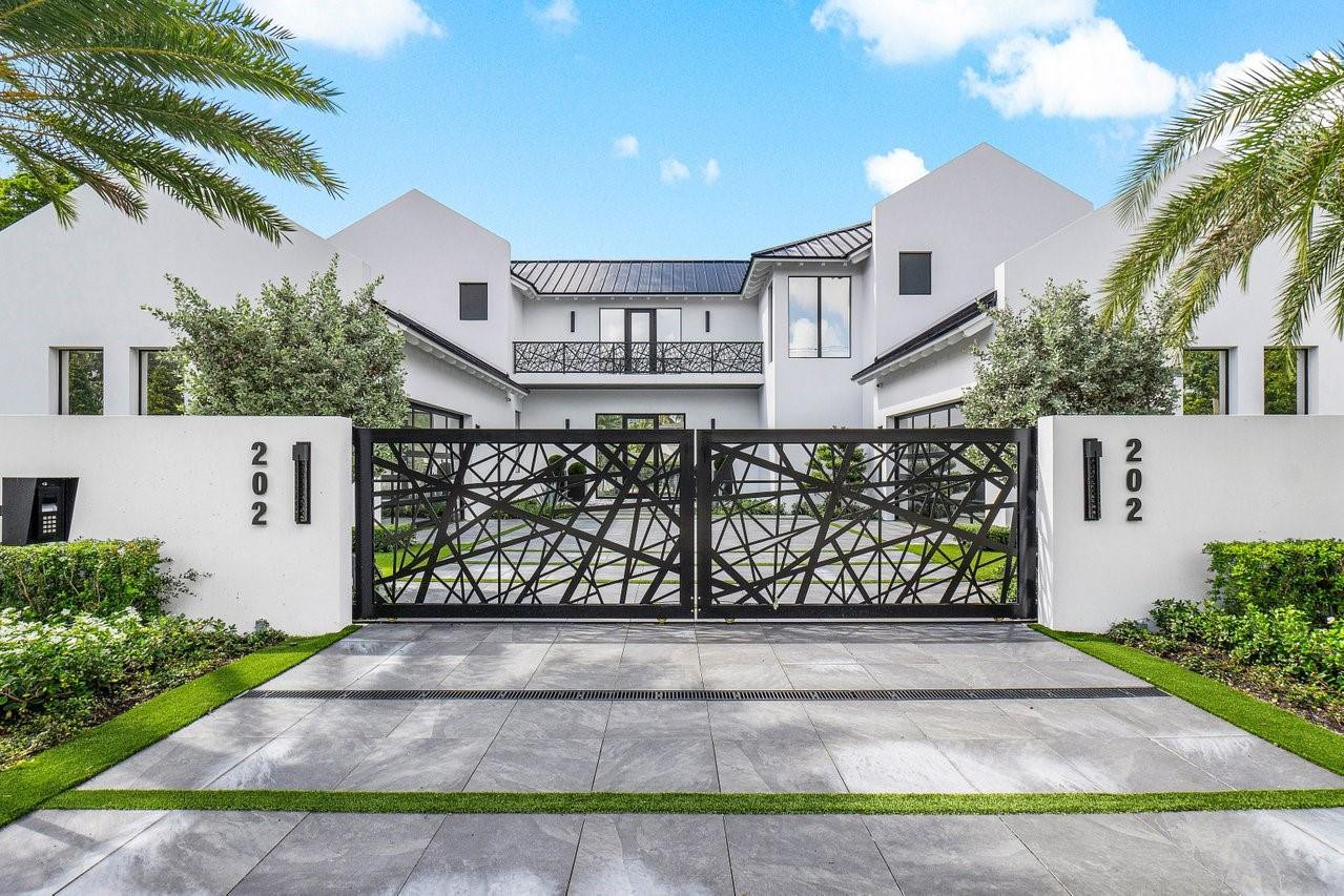 202 NW 7th St