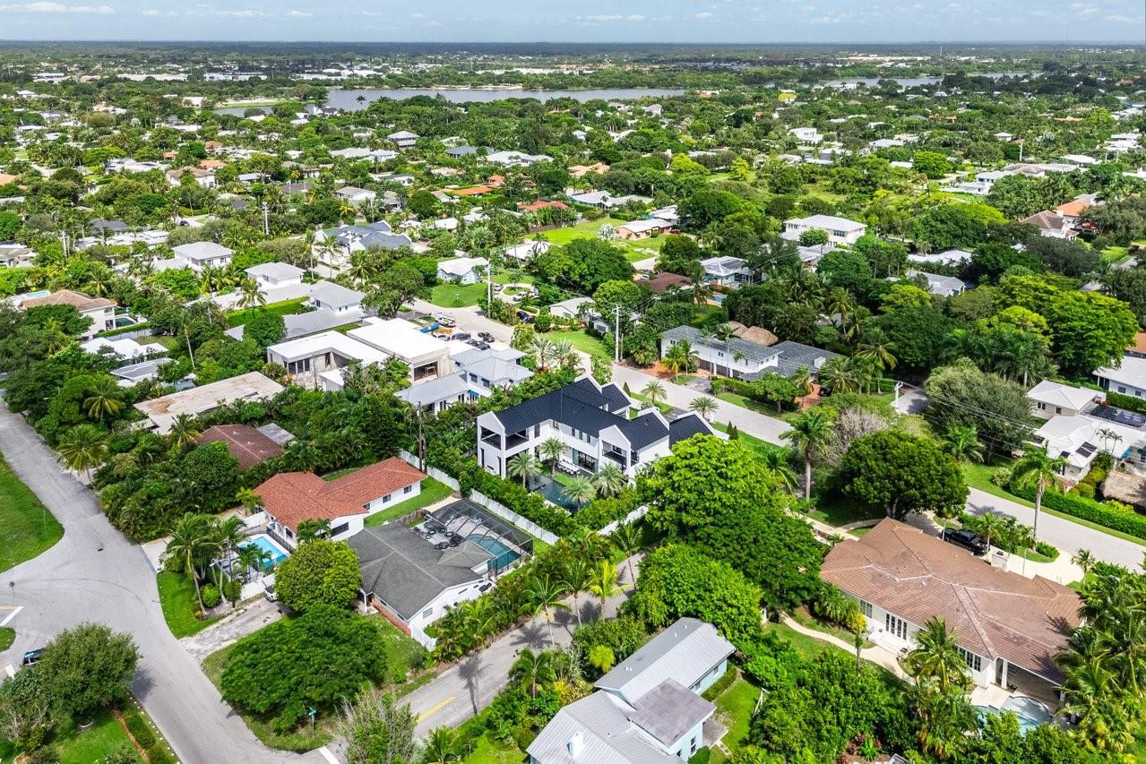 202 NW 7th St