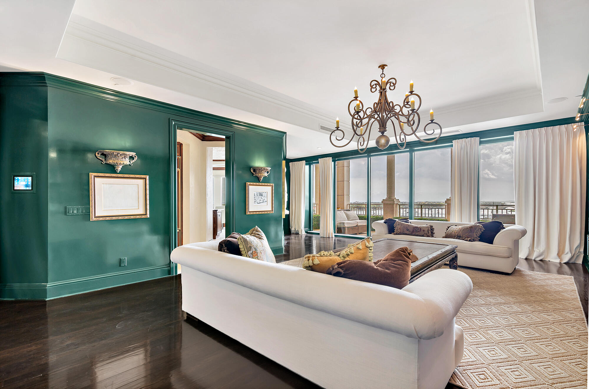 622 N Flagler Drive 904