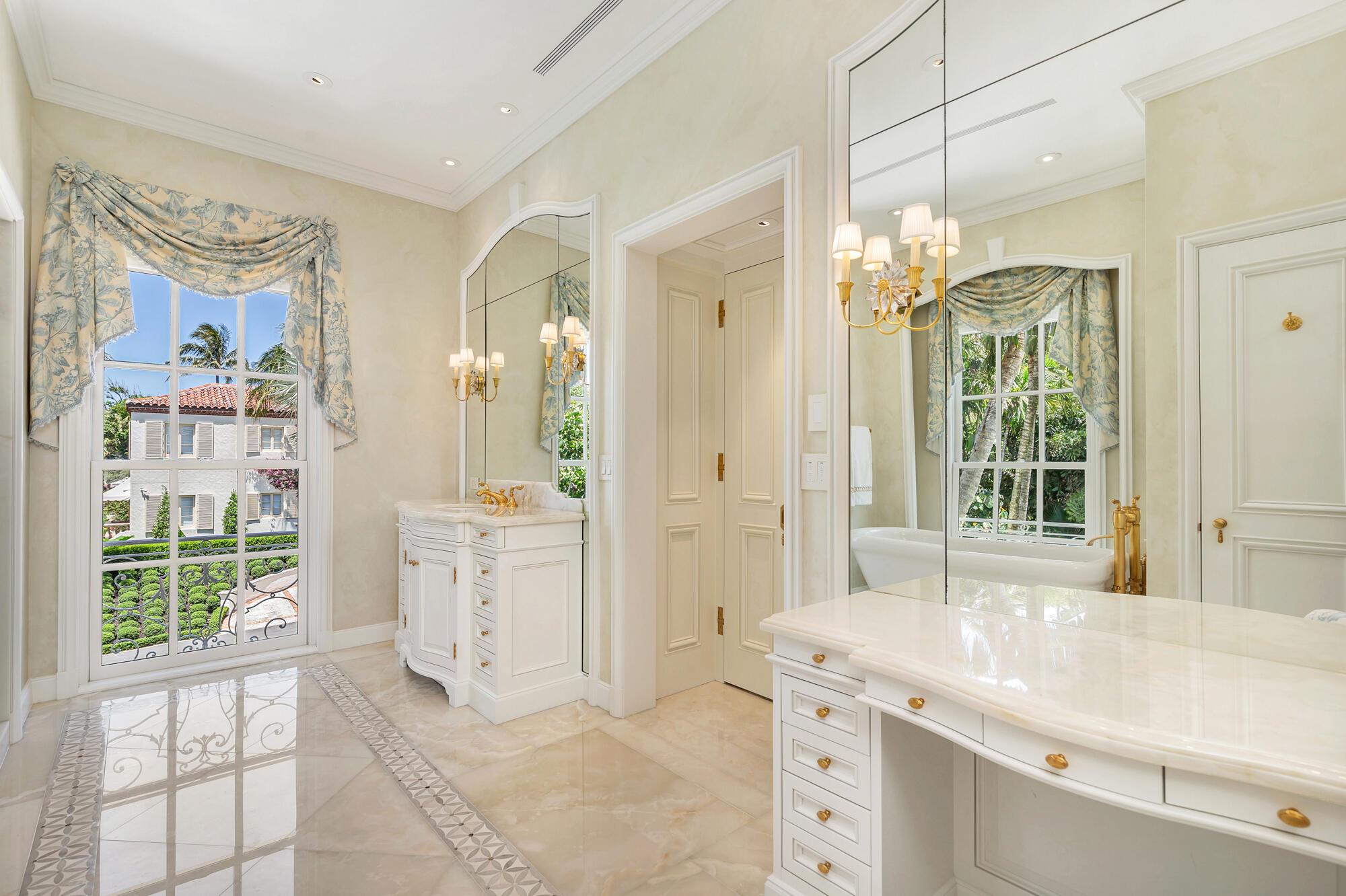 120 Via Del Lago