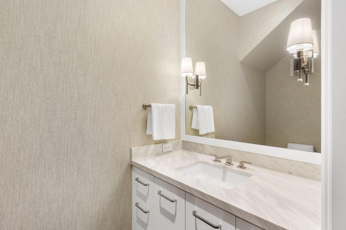 218 Everglade Avenue