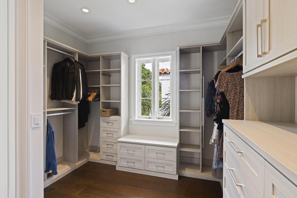 218 Everglade Avenue