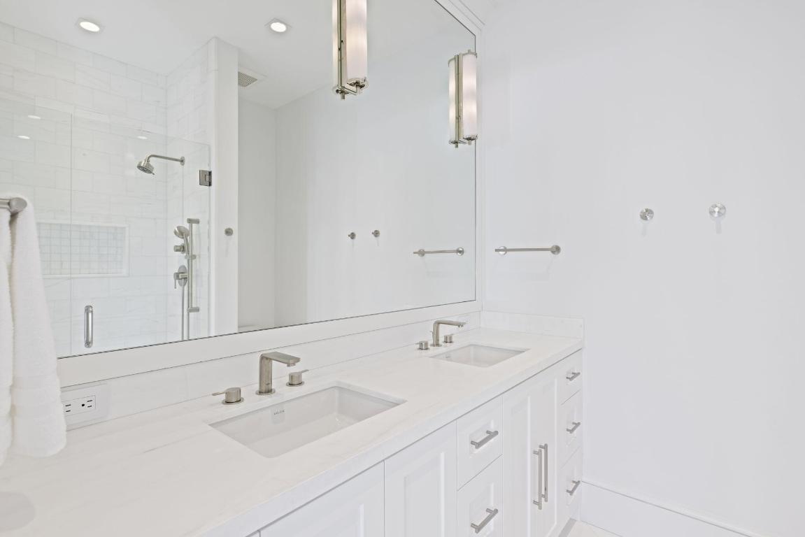 218 Everglade Avenue