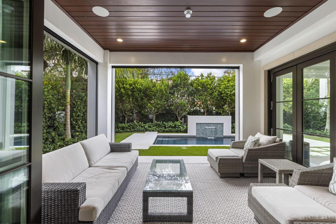 218 Everglade Avenue