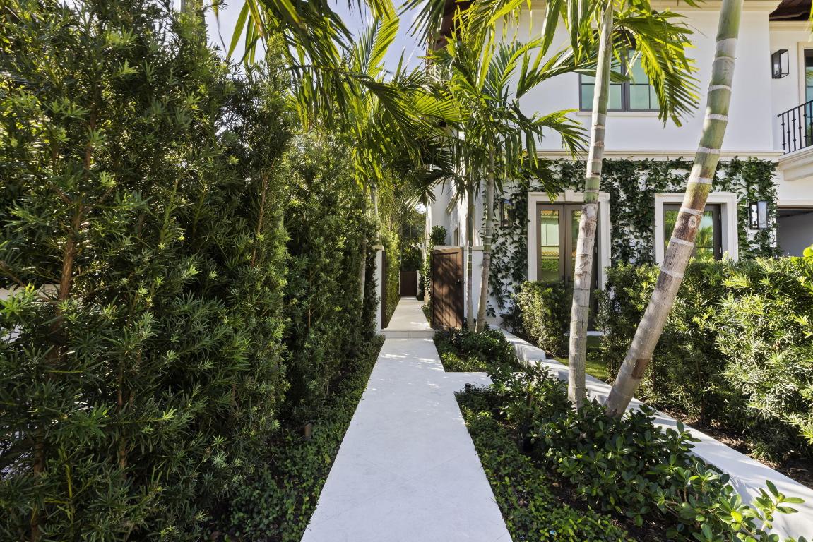 218 Everglade Avenue