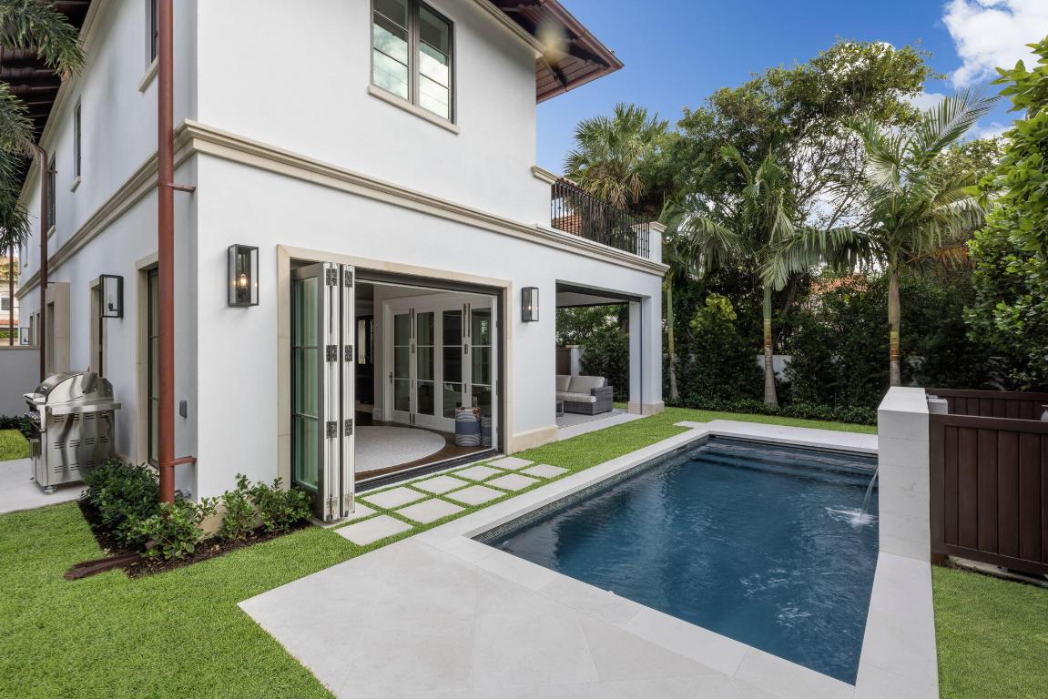 218 Everglade Avenue