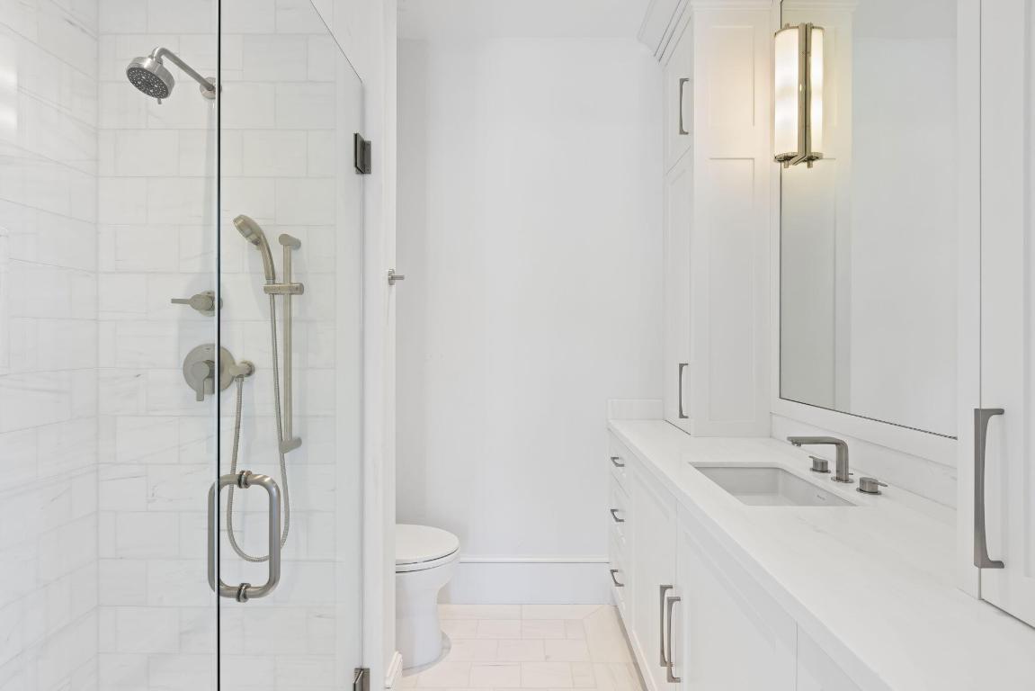 218 Everglade Avenue