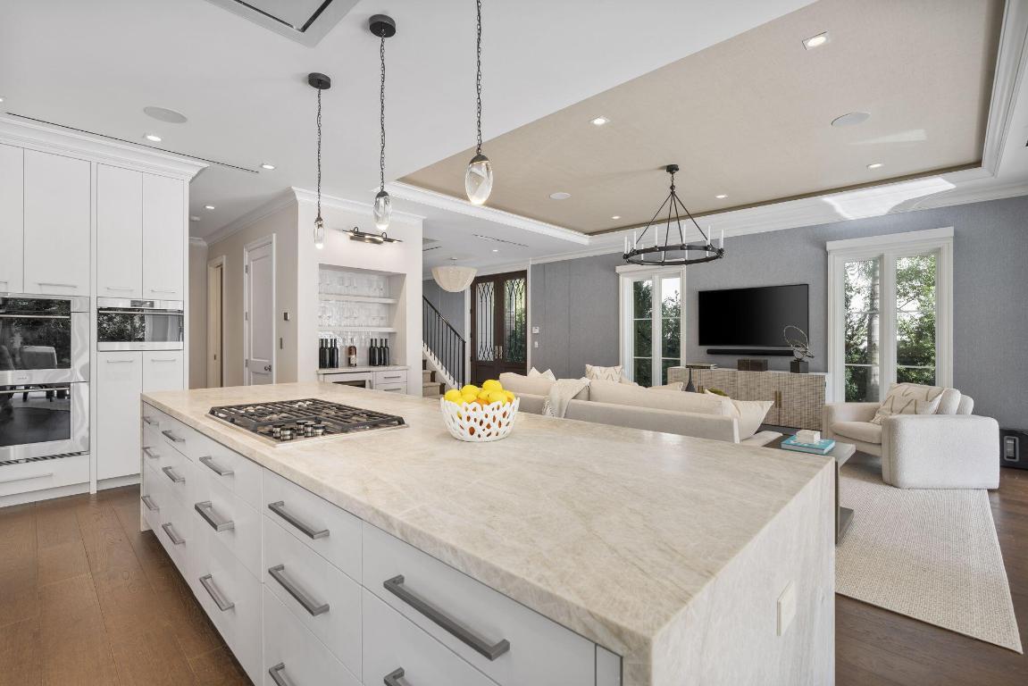 218 Everglade Avenue