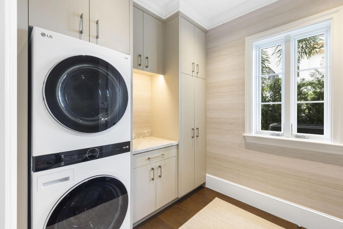 218 Everglade Avenue