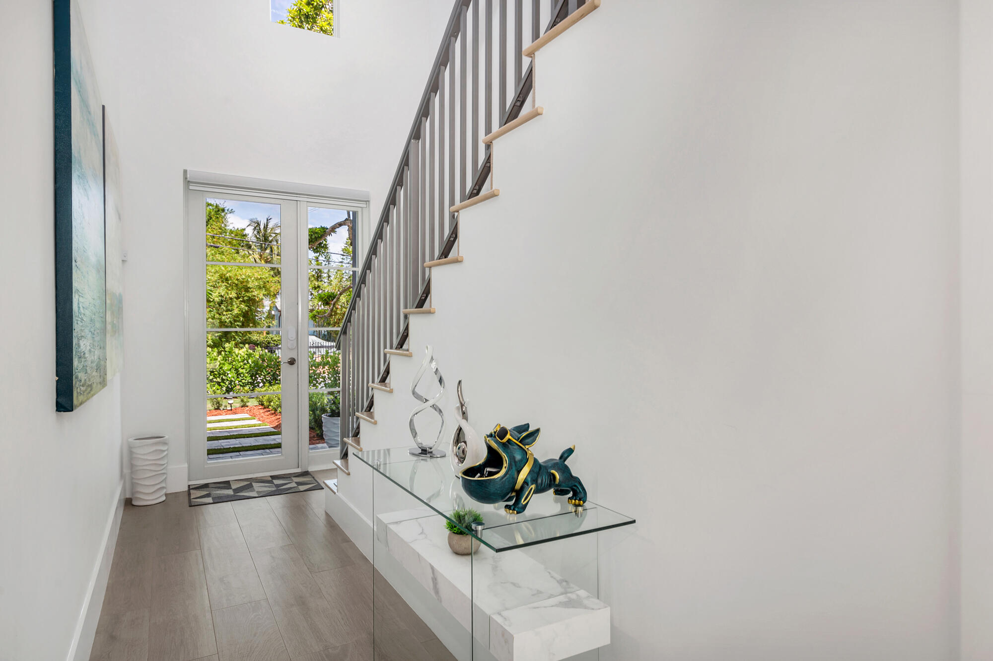 1519 N Lakeside Drive