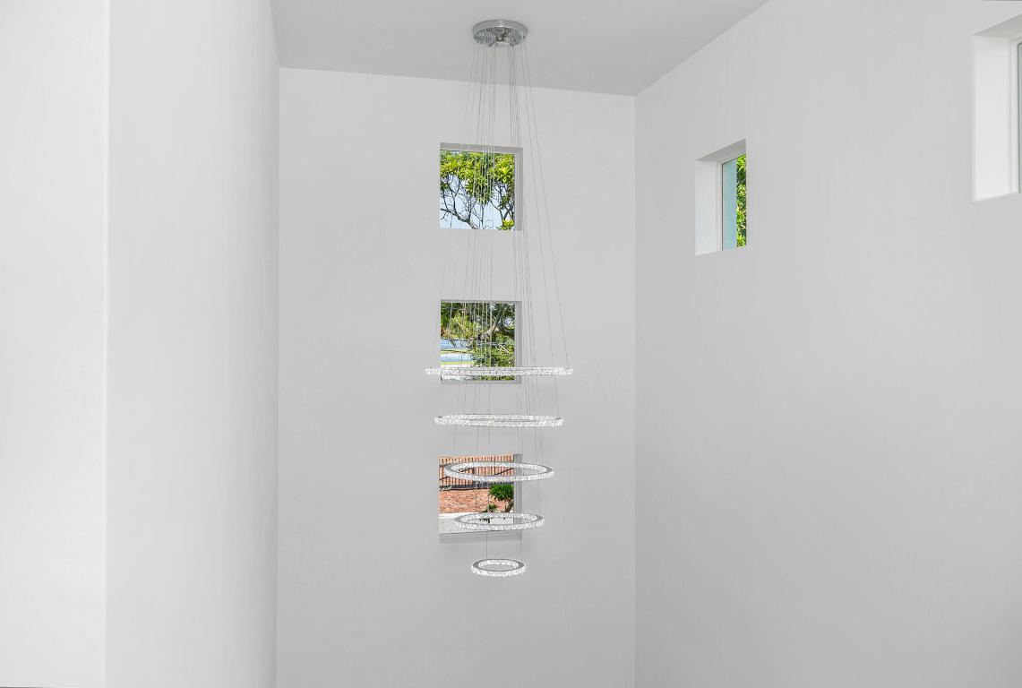 1519 N Lakeside Drive