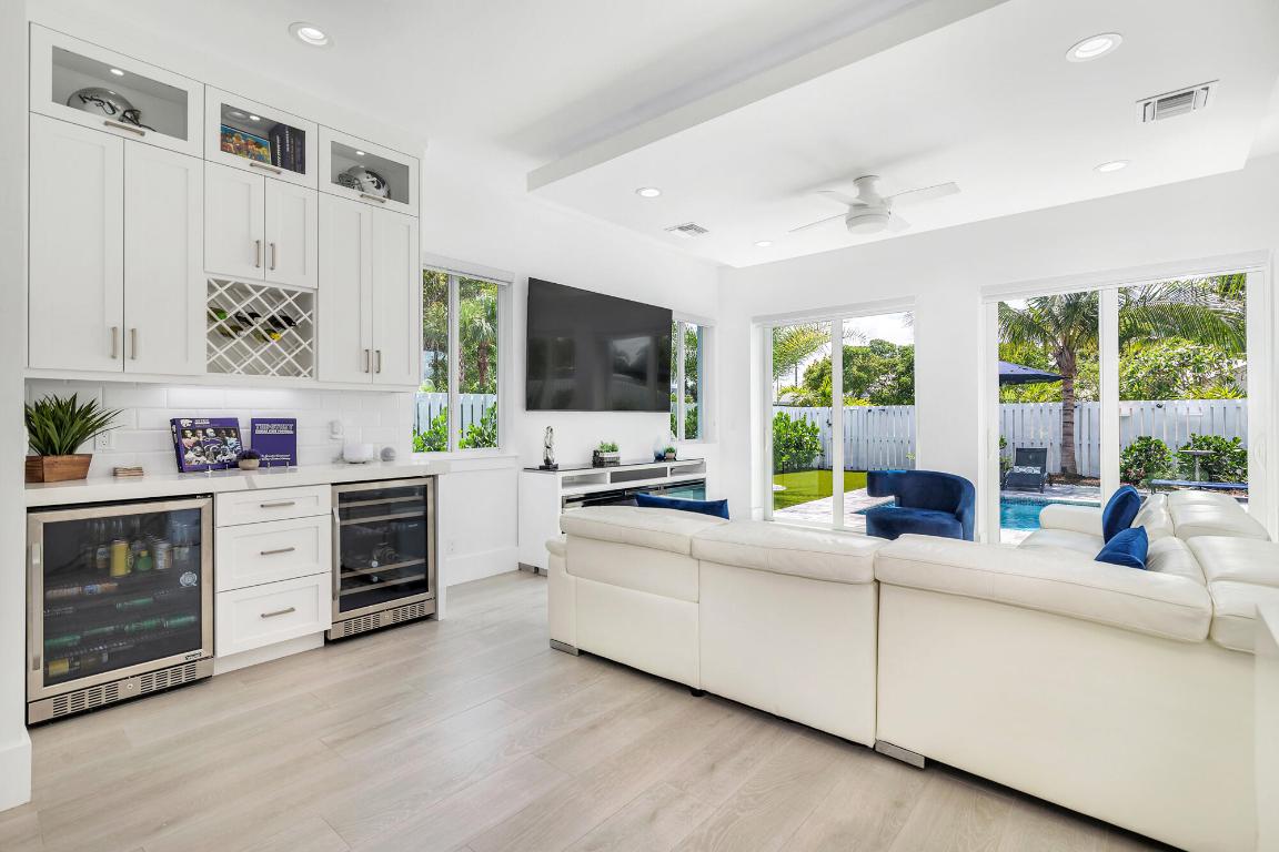 1519 N Lakeside Drive