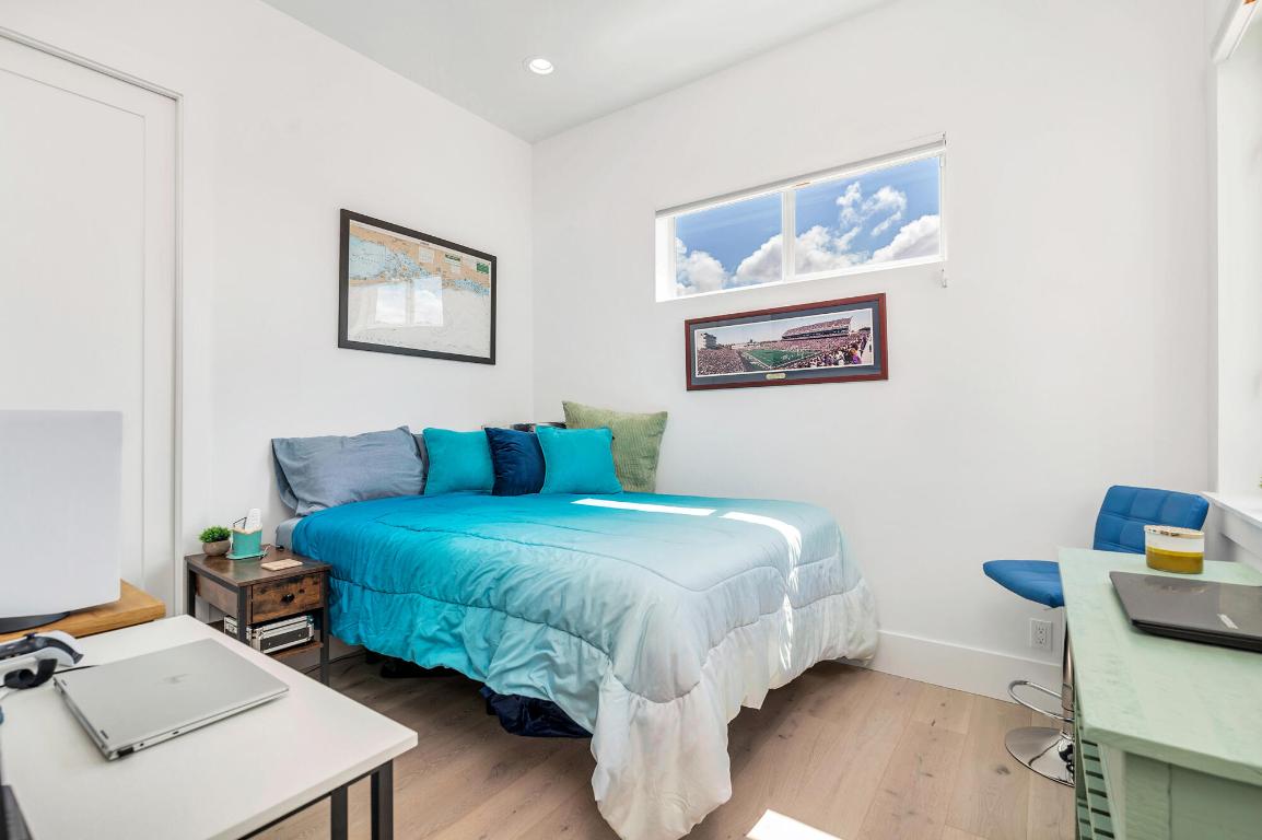 1519 N Lakeside Drive