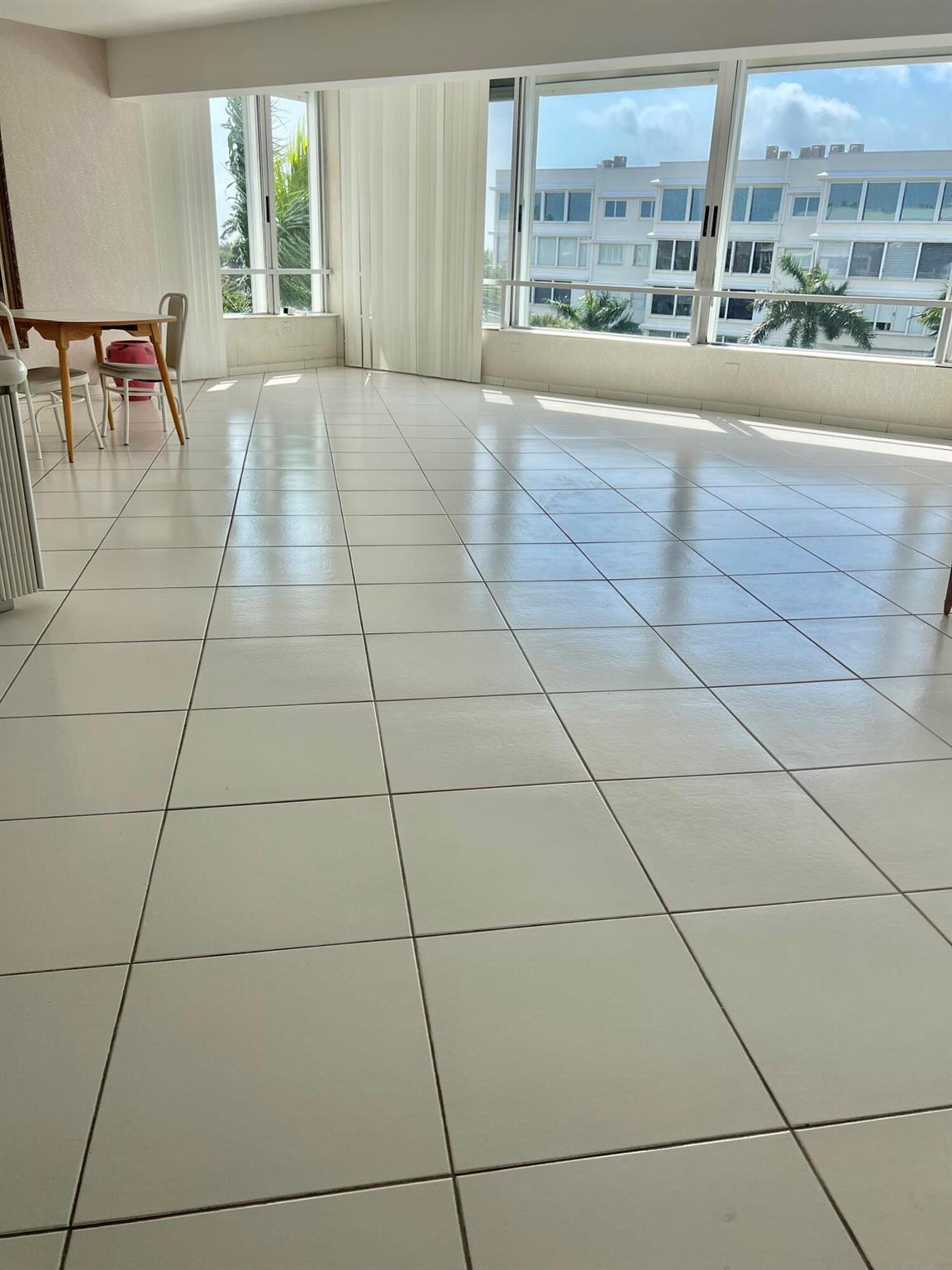 44 Cocoanut Row 508/509 A