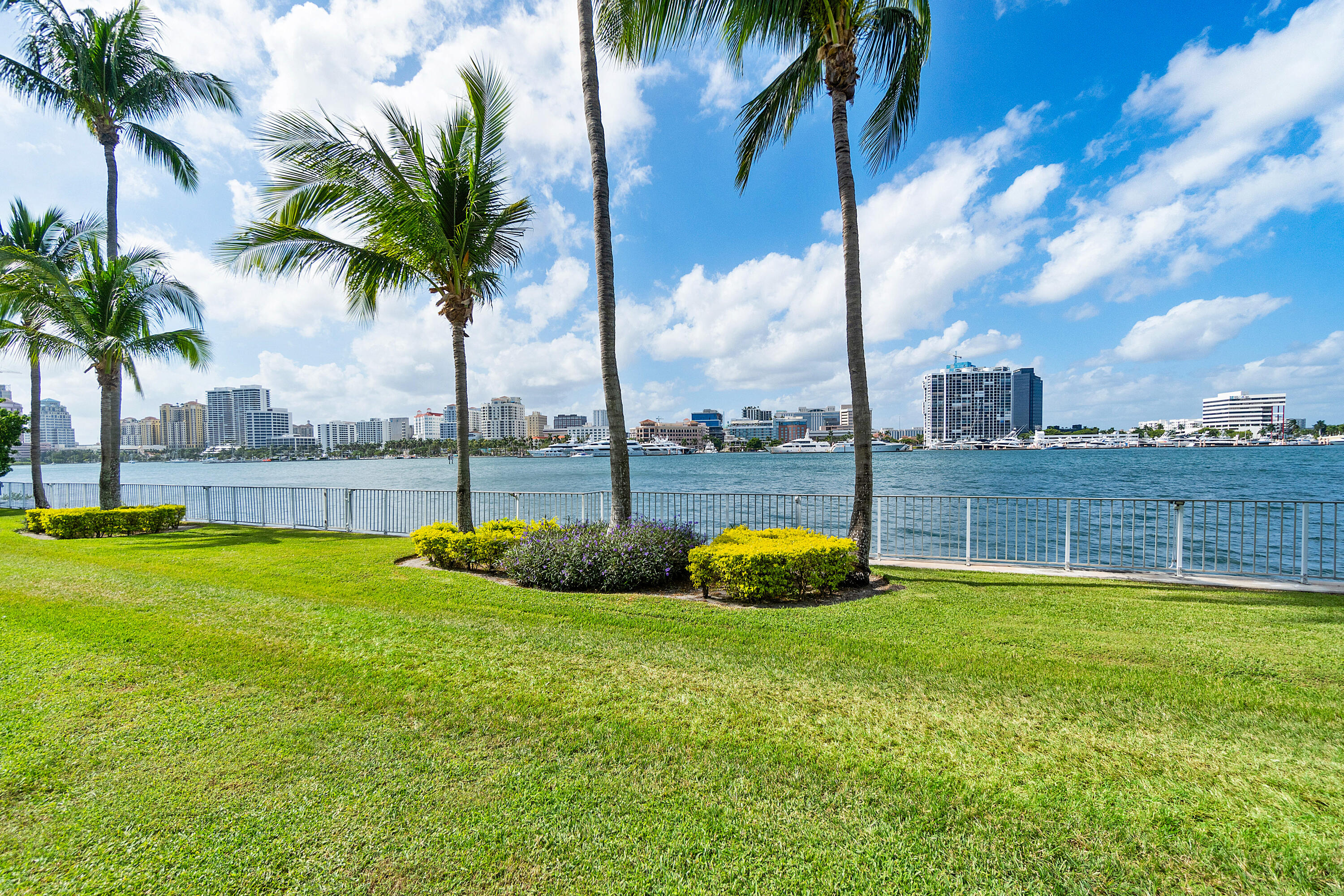 44 Cocoanut Row 508/509 A