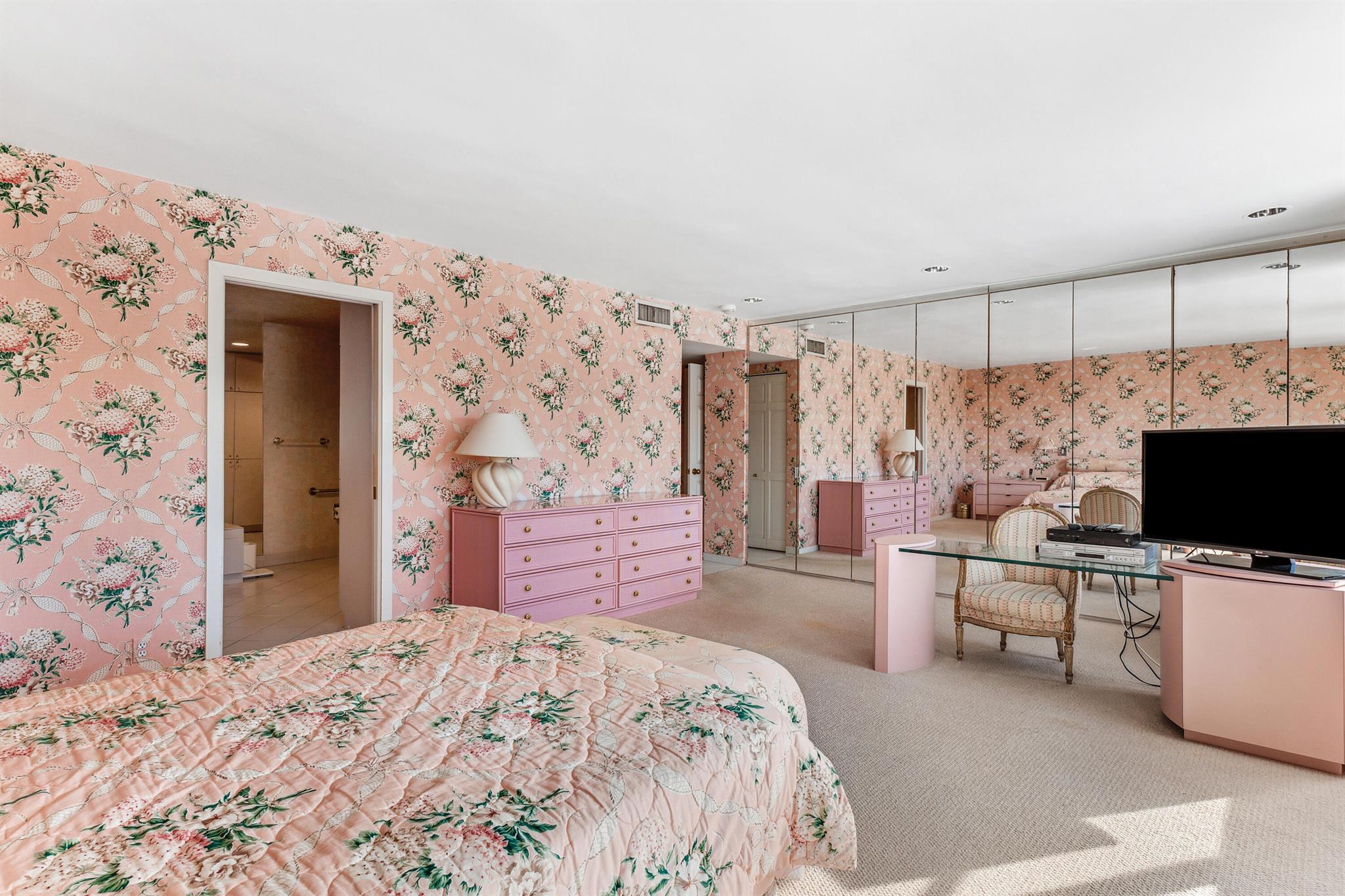 44 Cocoanut Row 508/509 A