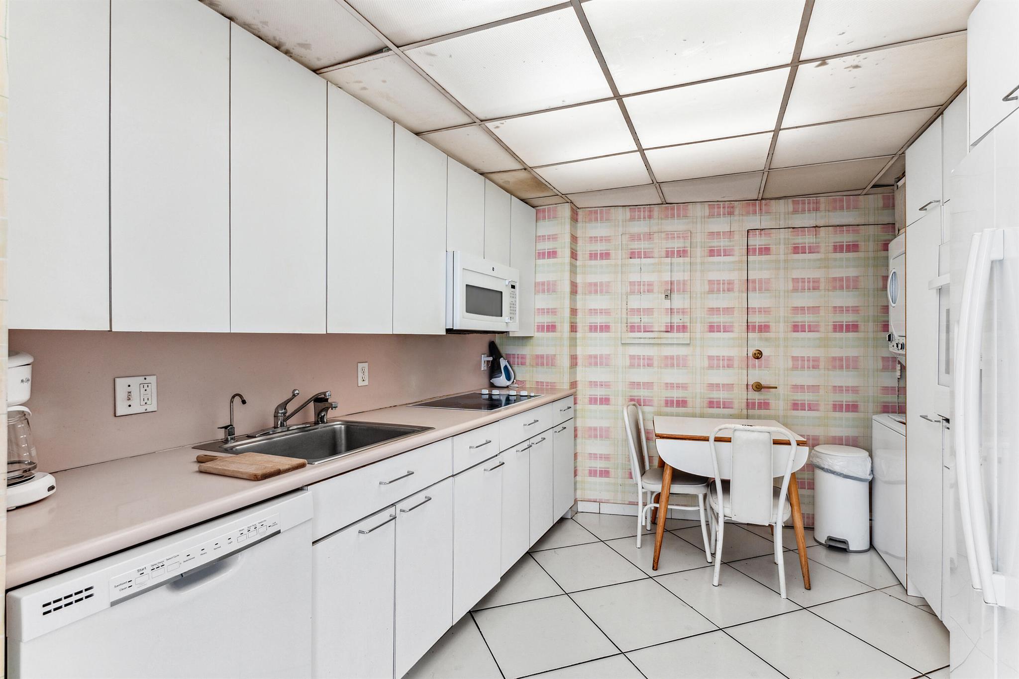 44 Cocoanut Row 508/509 A