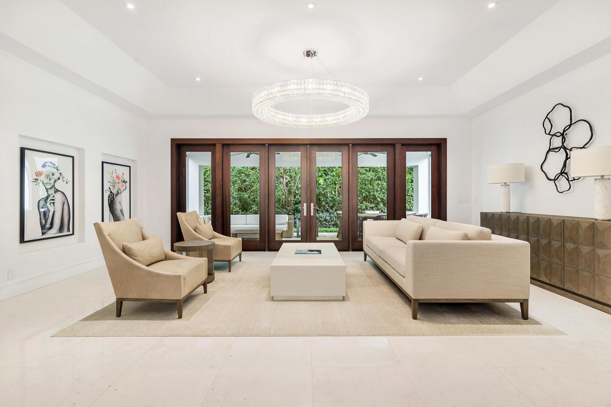 285 Colonial Lane