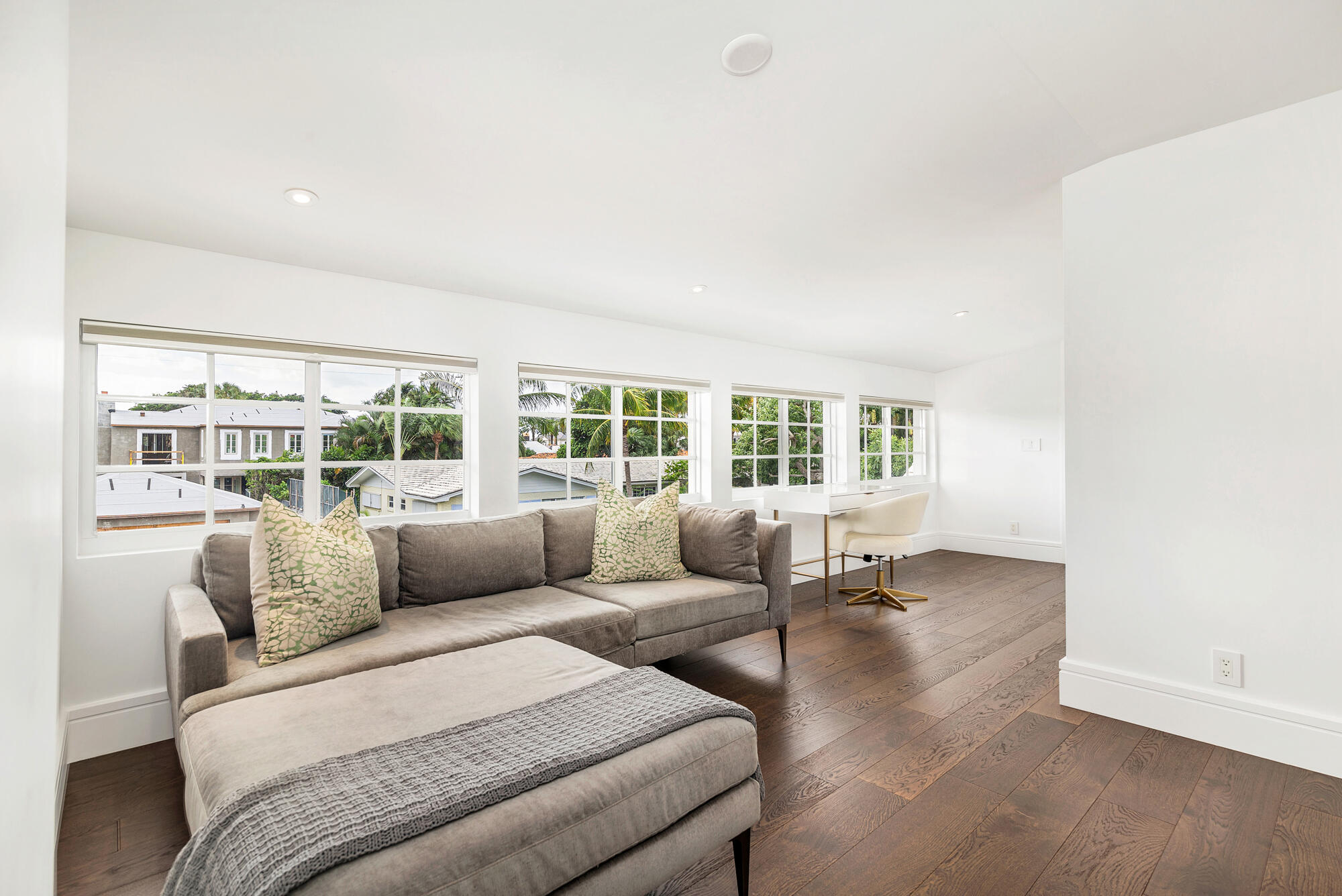 285 Colonial Lane