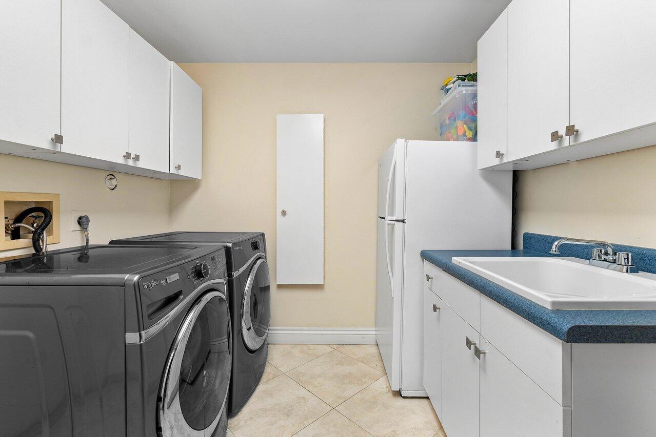 1305 Parkside Circle S