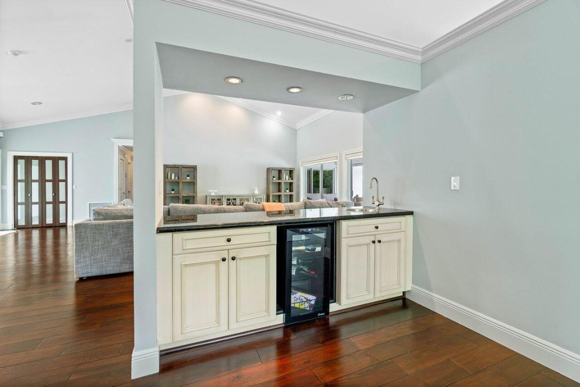 1305 Parkside Circle S