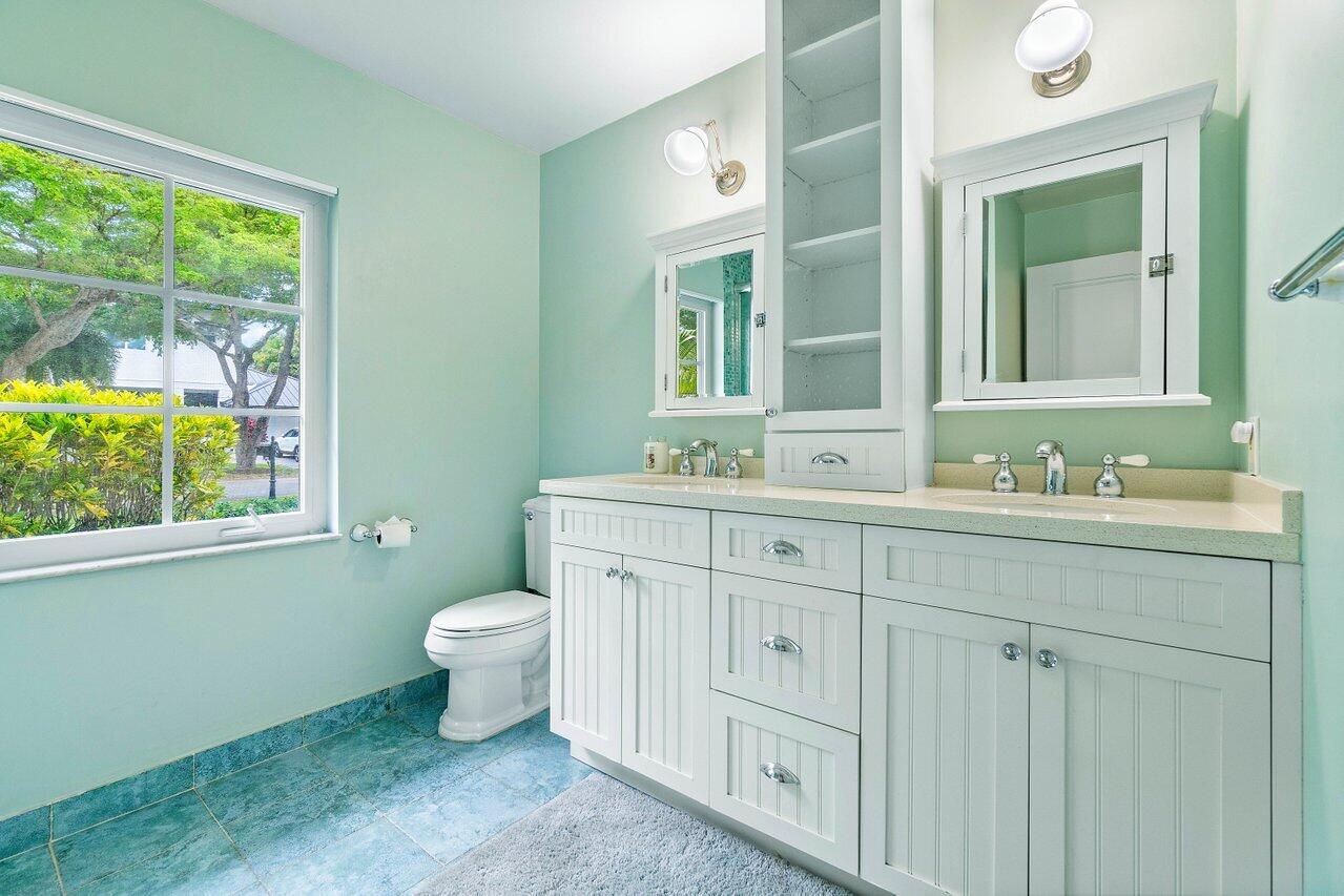 1305 Parkside Circle S