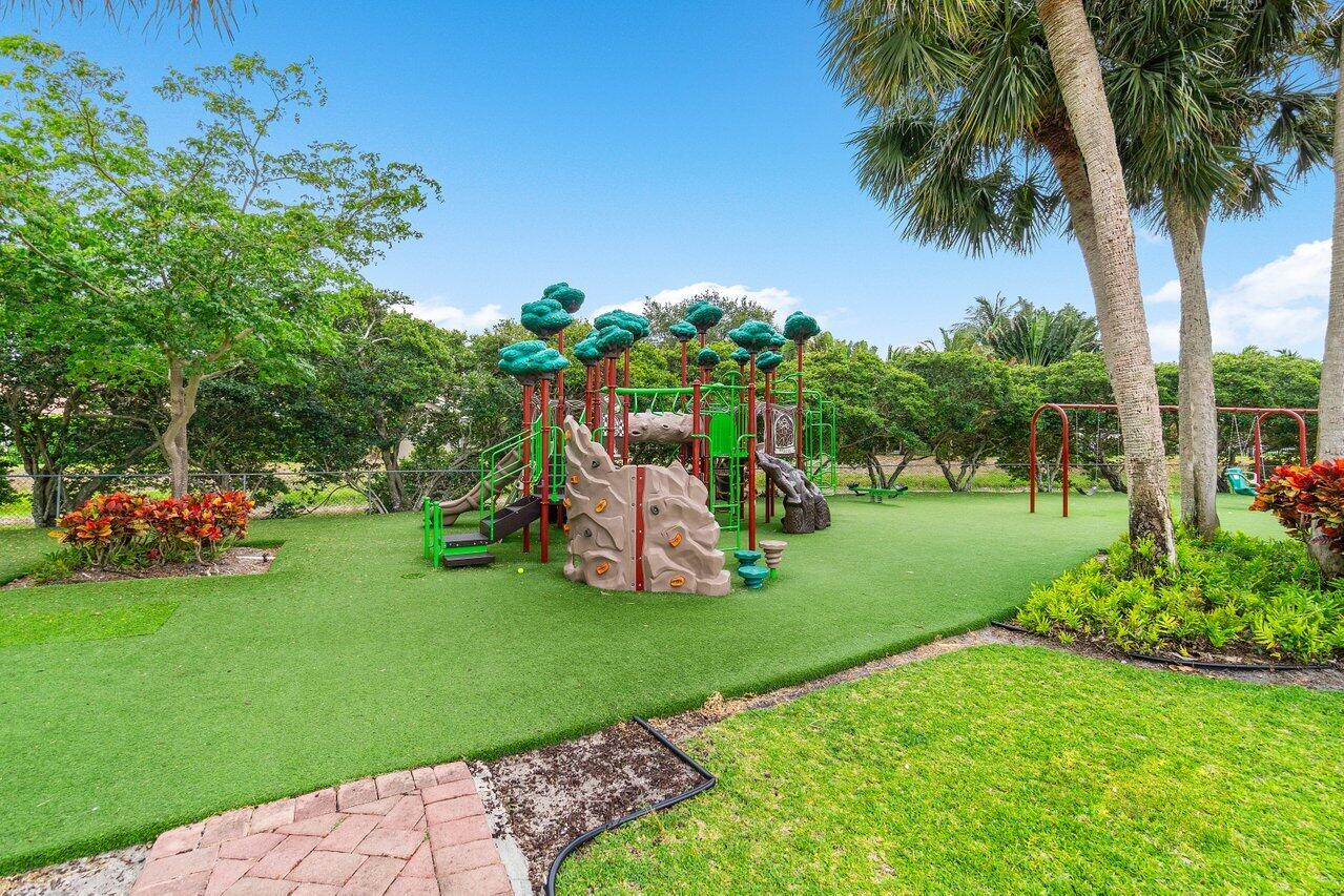 1305 Parkside Circle S