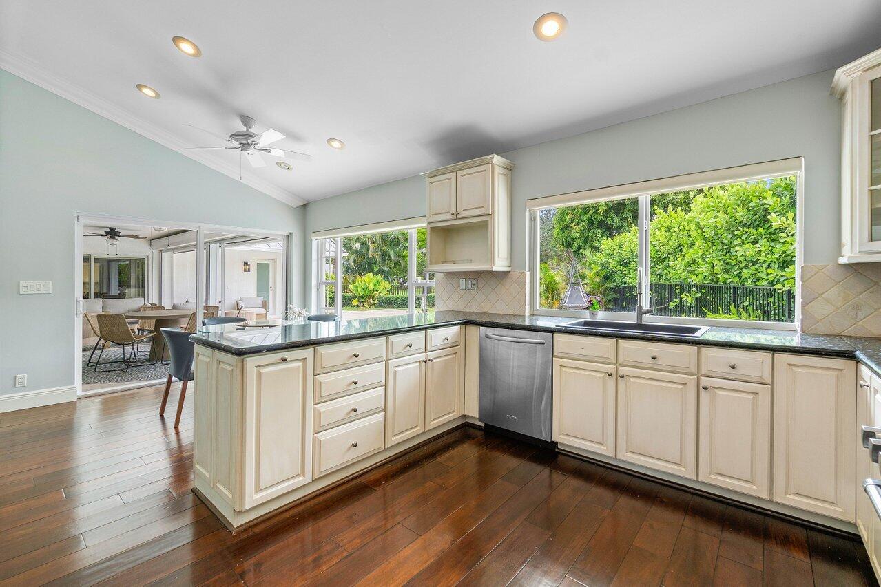 1305 Parkside Circle S