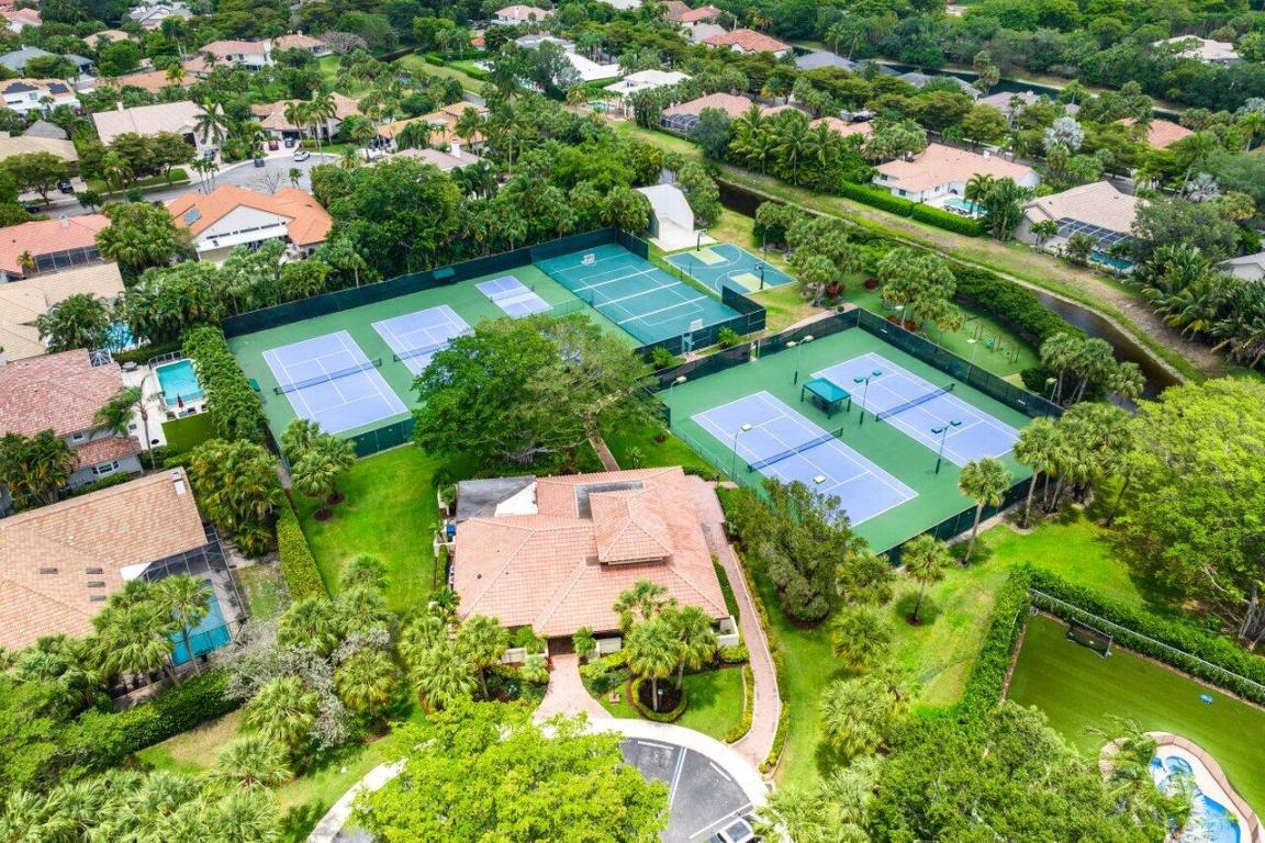 1305 Parkside Circle S