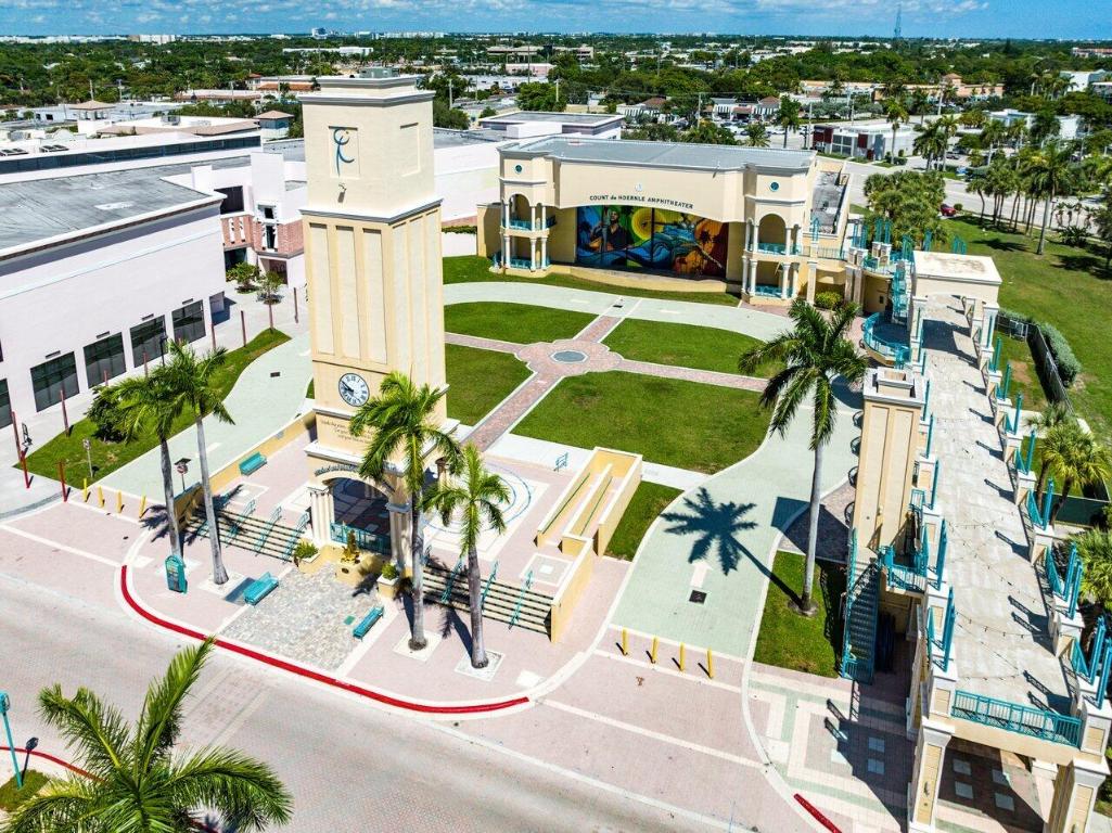 1305 Parkside Circle S