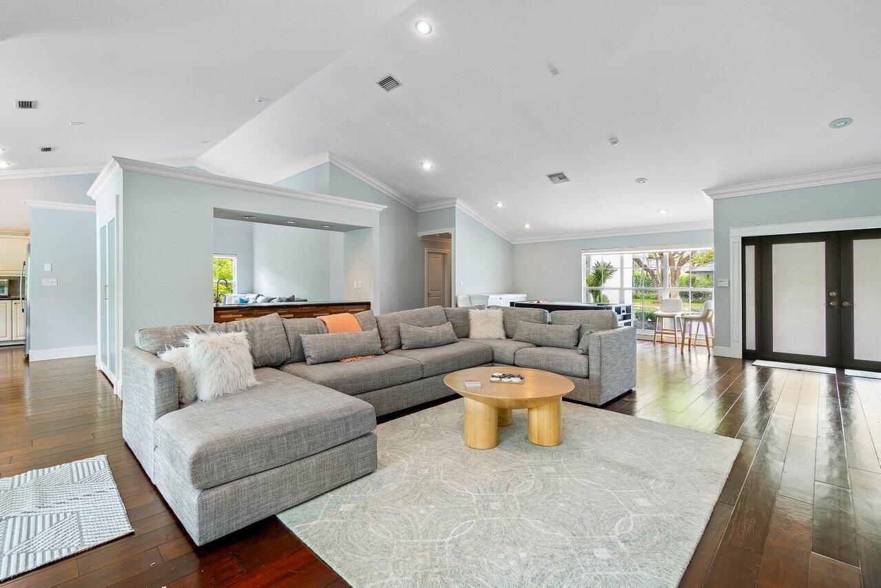 1305 Parkside Circle S