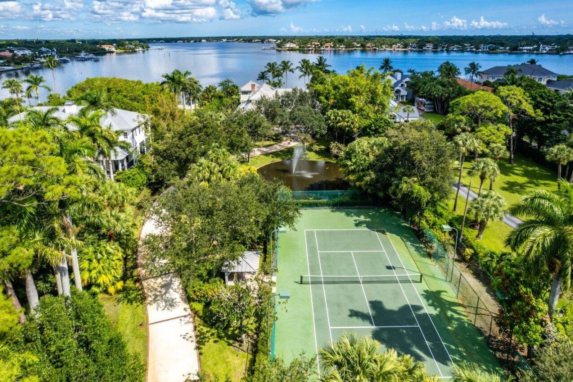 5559 Pennock Point Road