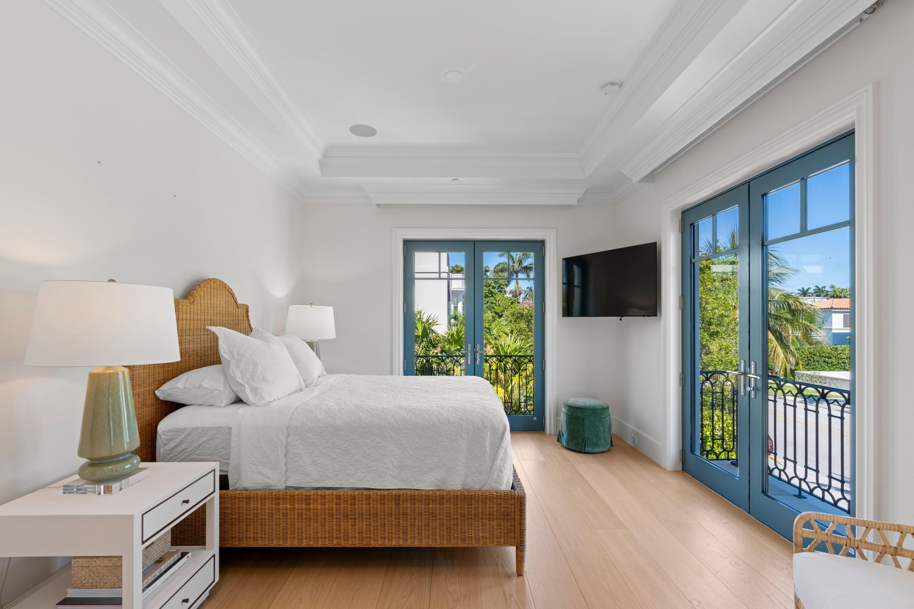 220 Brazilian Avenue West Unit