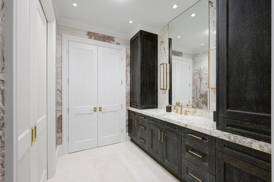 220 Brazilian Avenue West Unit