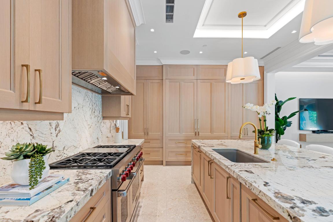 220 Brazilian Avenue West Unit