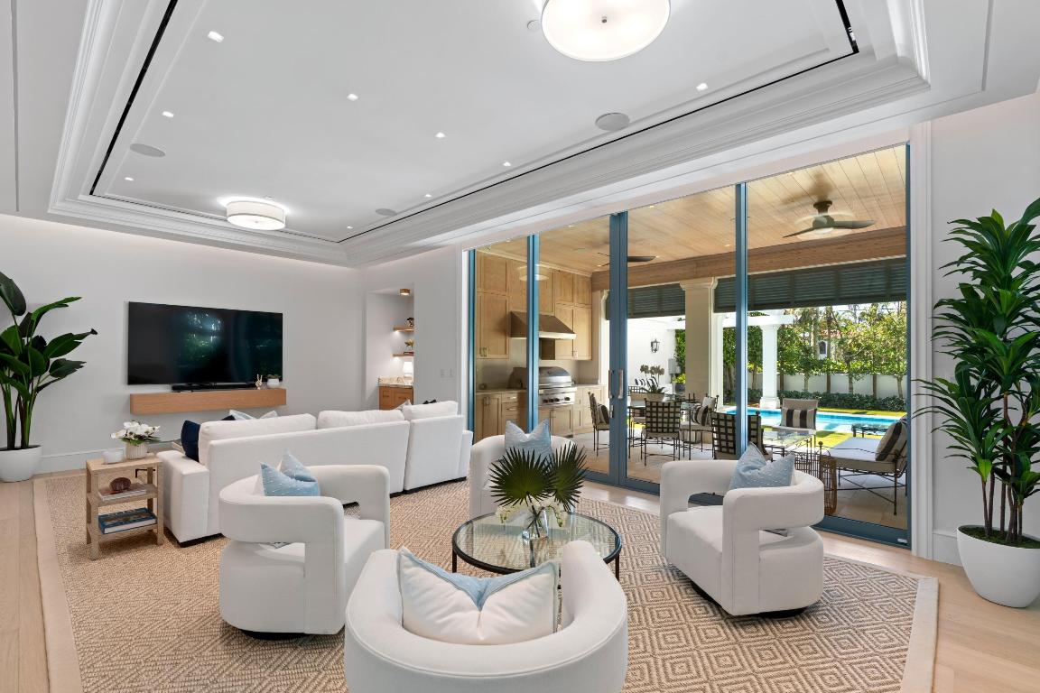 220 Brazilian Avenue West Unit