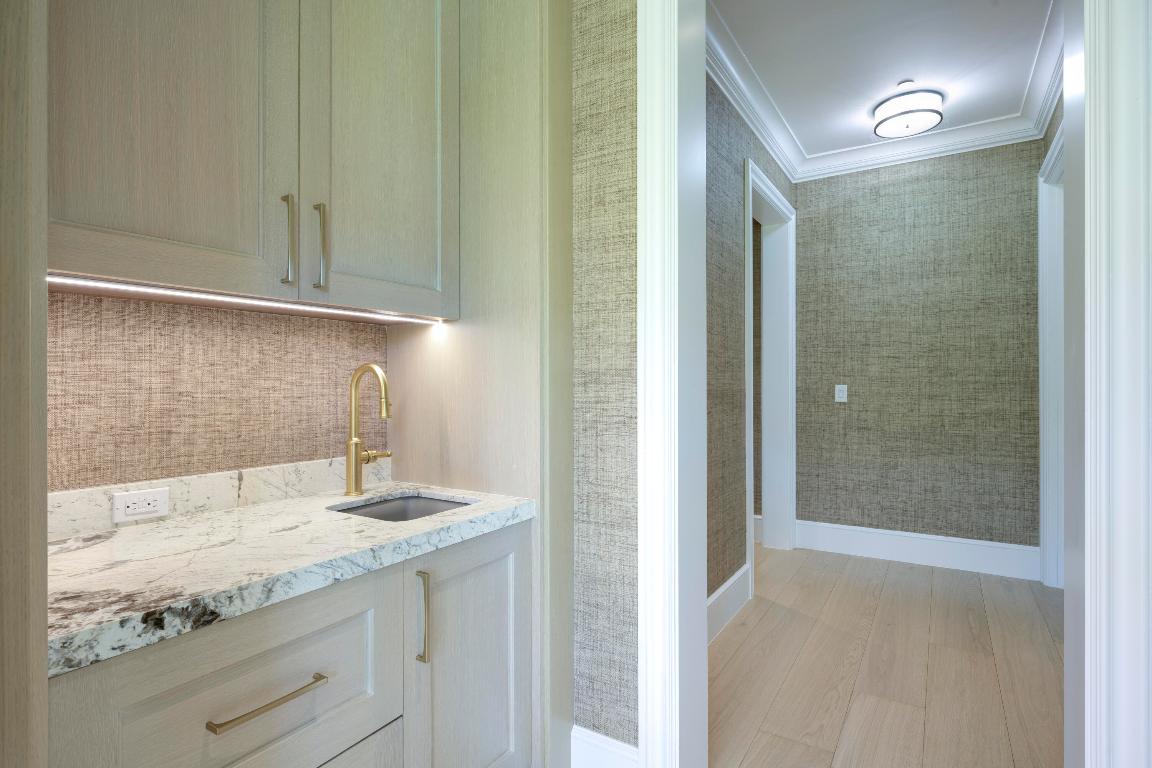 220 Brazilian Avenue West Unit