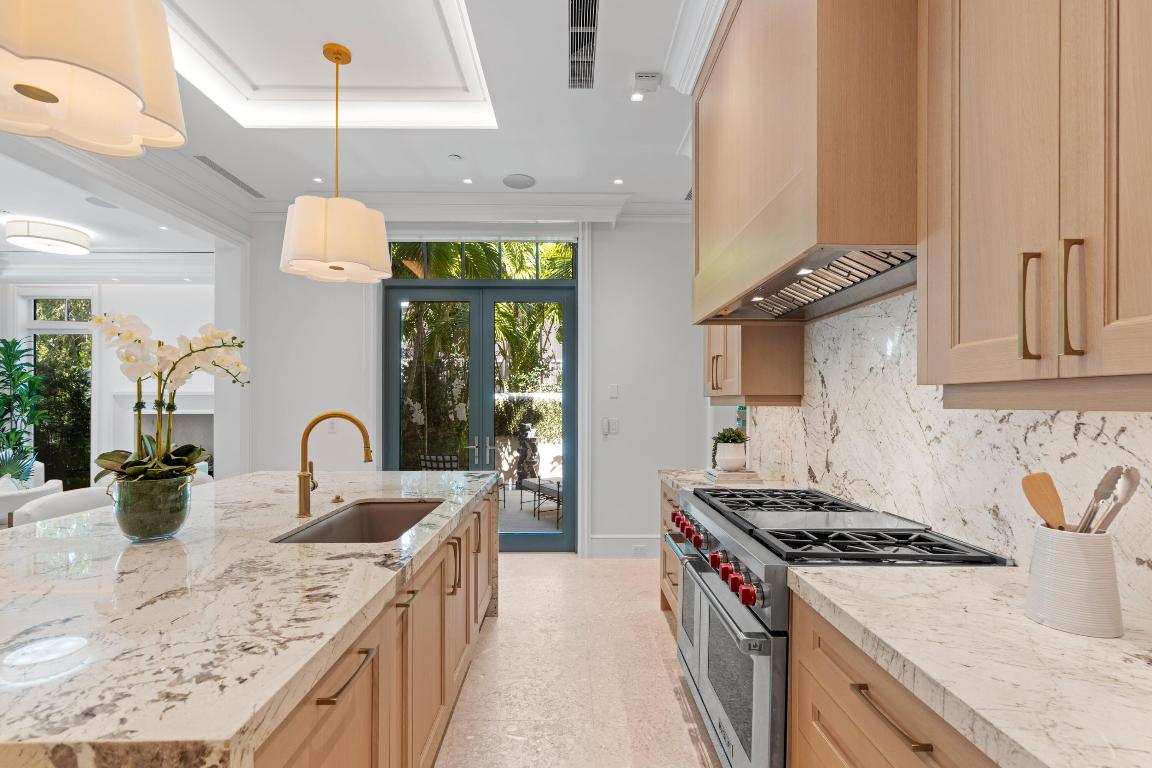 220 Brazilian Avenue West Unit