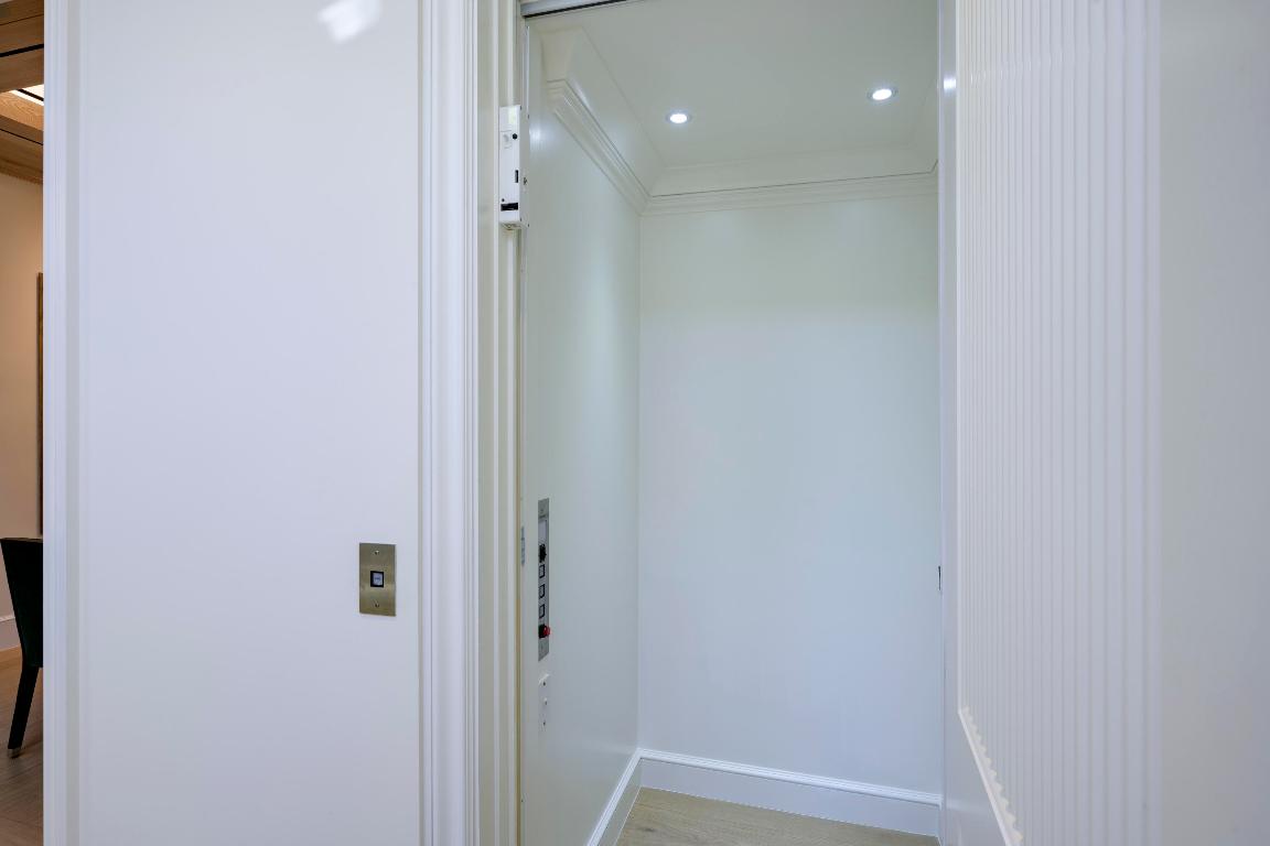 220 Brazilian Avenue West Unit