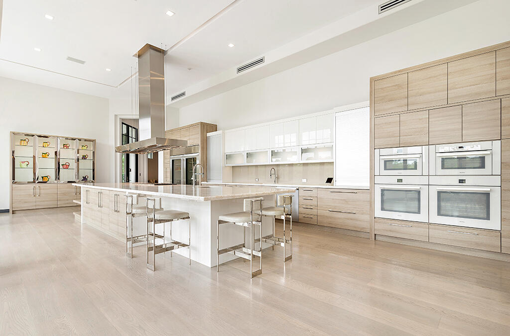 13001 Brynwood