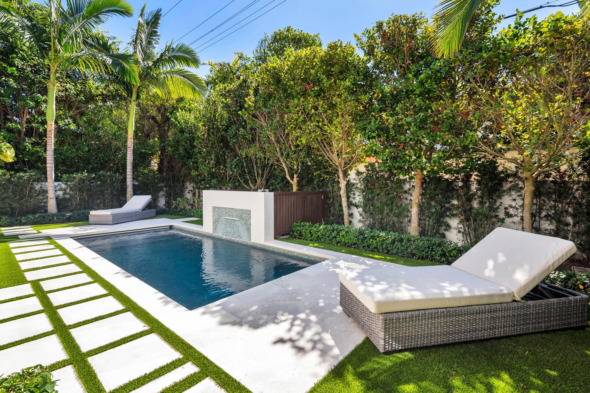 218 Everglade Avenue