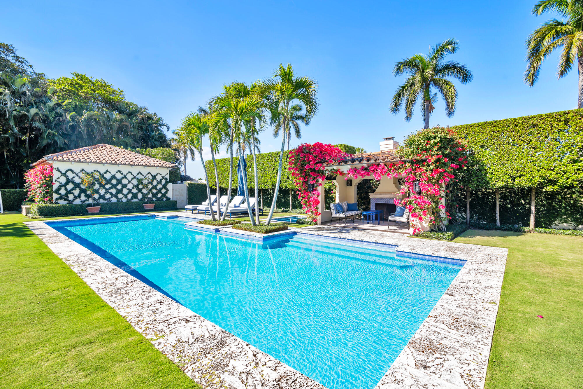 237 El Bravo Way